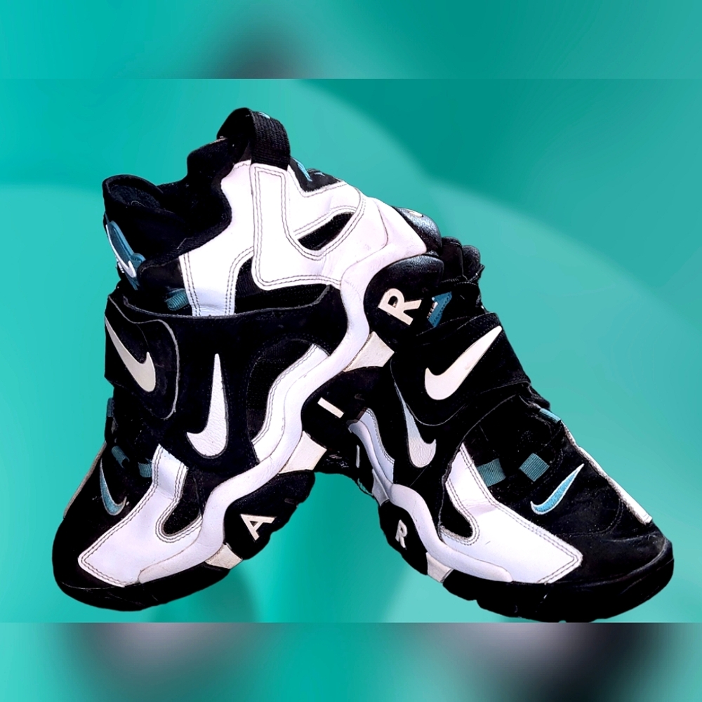 NIKE UNISEX STREET STYLE LOGO SNEAKERS IN VERY GOOD CONDITION